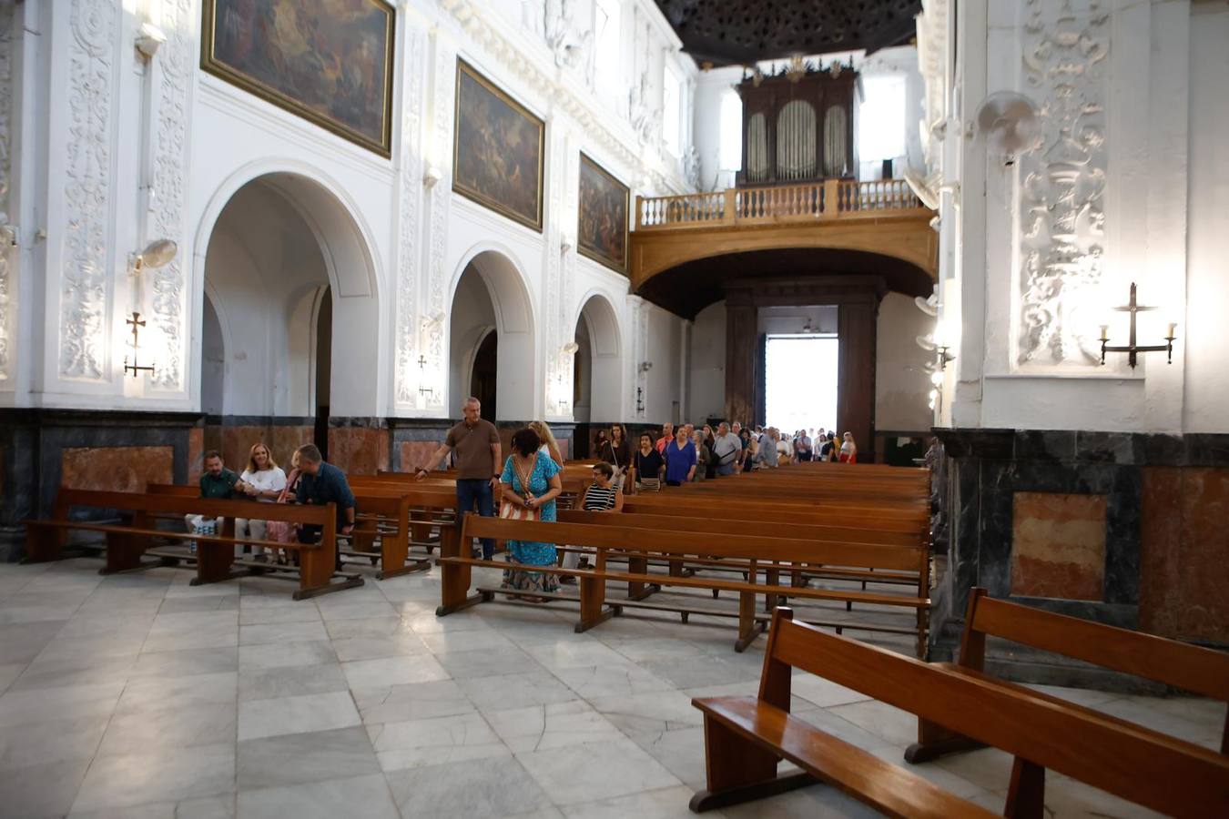 En imágenes, Los Javieres abre la iglesia de los jesuitas a Sevilla