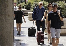 El sector turístico pide la ampliación del aeropuerto de Sevilla y la conexión con Santa Justa