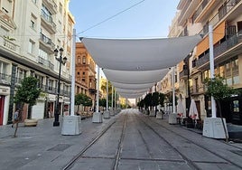 Limitado hasta Puerta Jerez el tranvía al caer un toldo de la avenida