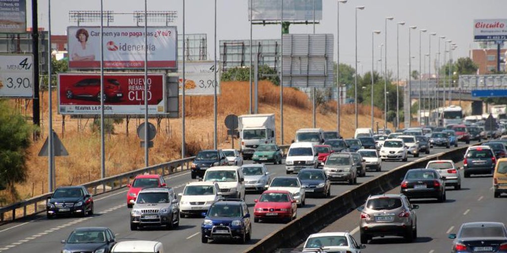 El vuelco de una furgoneta en Bellavista provoca retenciones en la autopista A-4 hacia Cádiz