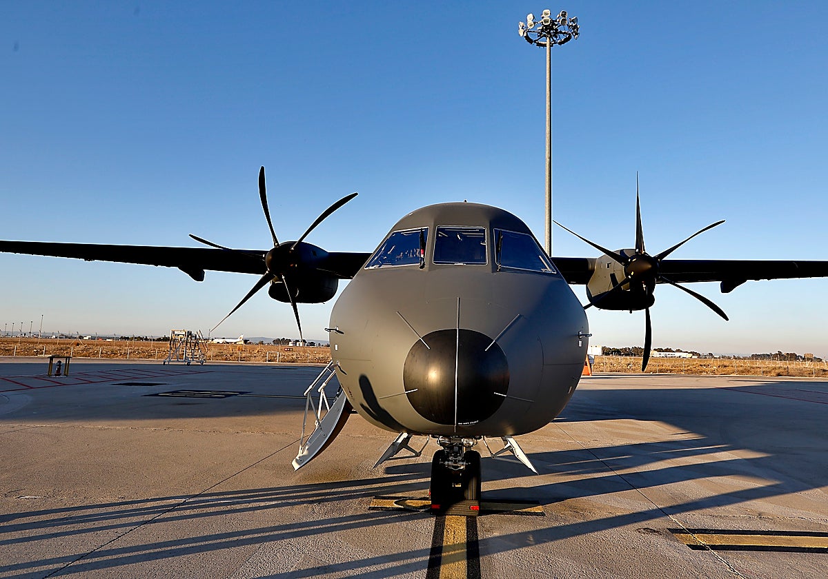 El C295 es un avión de tamaño medio que se fabrica en Sevilla y, desde hace poco, también en India