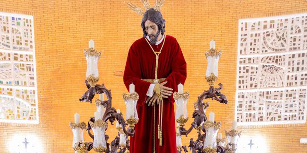 El Señor del Divino Perdón de Alcosa ya está en el paso del Nazareno del Cerro para su procesión extraordinaria