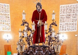 El Señor del Divino Perdón de Alcosa ya está en el paso del Nazareno del Cerro para su procesión extraordinaria