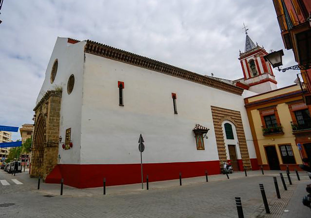 La iglesia de San Julián con su actual fachada encalada