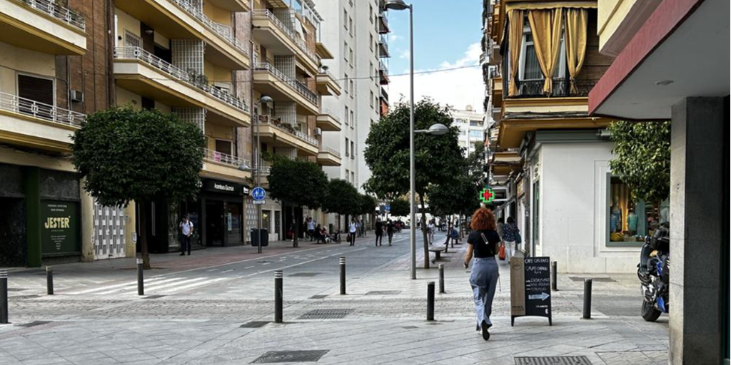 ¿Sabías que la calle Asunción de Los Remedios fue bautizada por la Esperanza de Triana? Este es su origen y la vinculación con la hermandad trianera