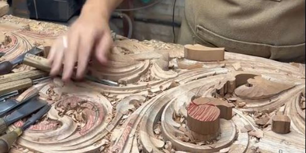 El taller de los Caballero enseñan cómo hacen los pasos para Semana Santa en Sevilla