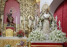 La Esperanza de Triana amanece este viernes llena de flores blancas antes de comenzar la misión