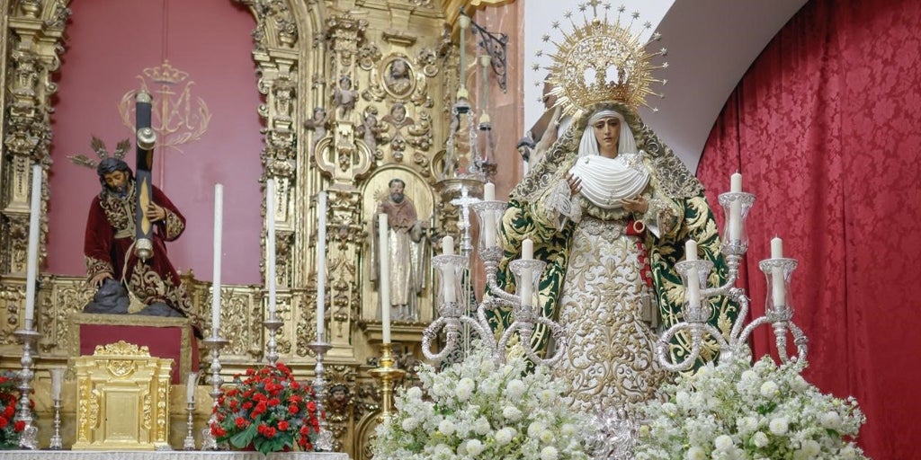 La Esperanza de Triana amanece este viernes llena de flores blancas antes de comenzar la misión