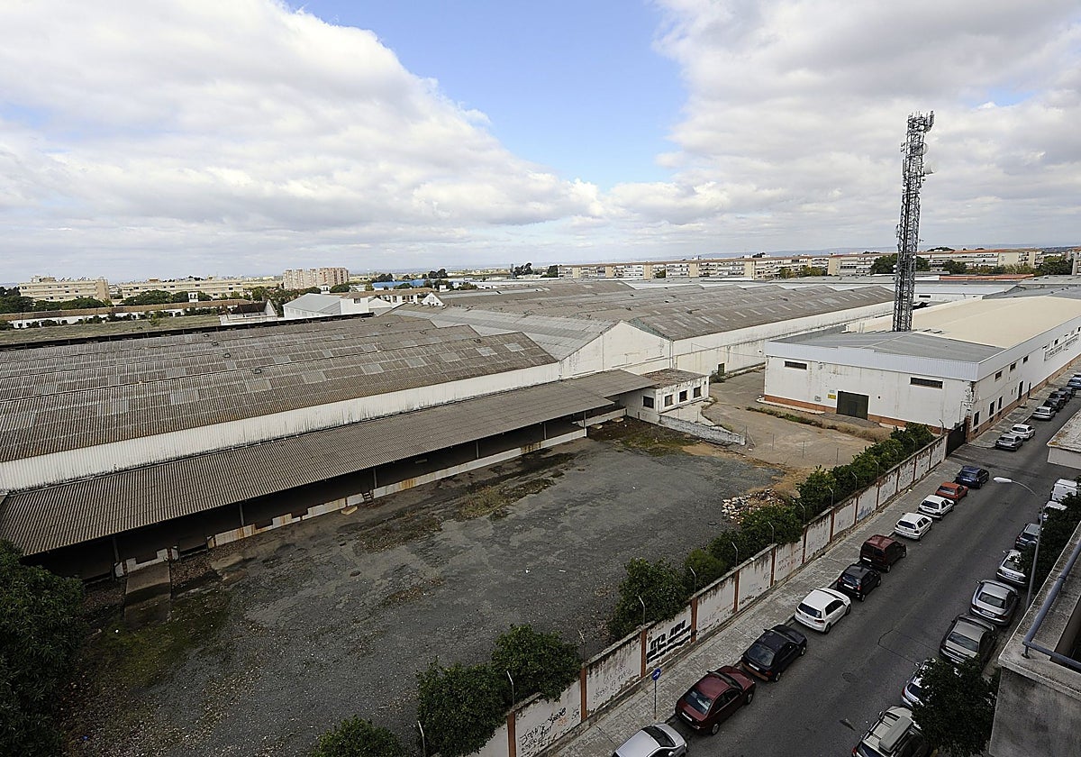 El edificio de la antigua algodonera de Alcosa será uno de los que se rehabiliten con esta ayuda