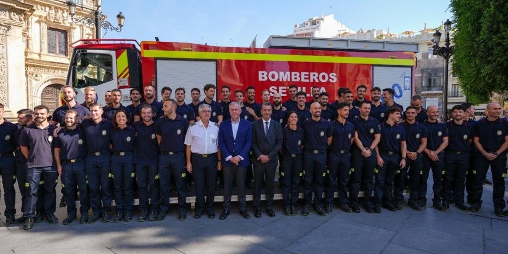 El Ayuntamiento de Sevilla incorpora a 45 nuevos bomberos