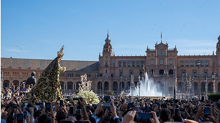 La Esperanza en la plaza de España