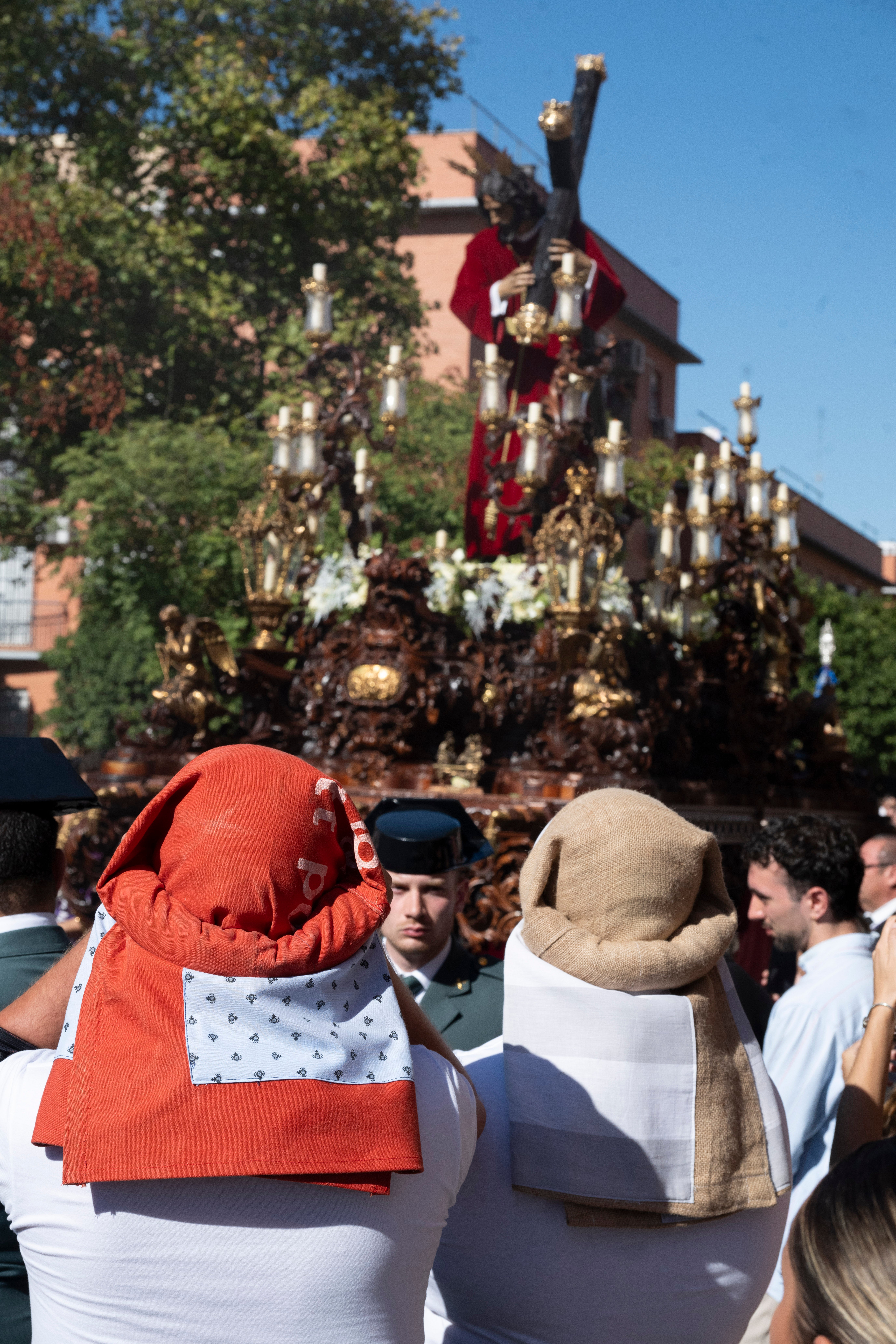 La procesión extraordinaria del Señor del Divino Perdón, en imágenes