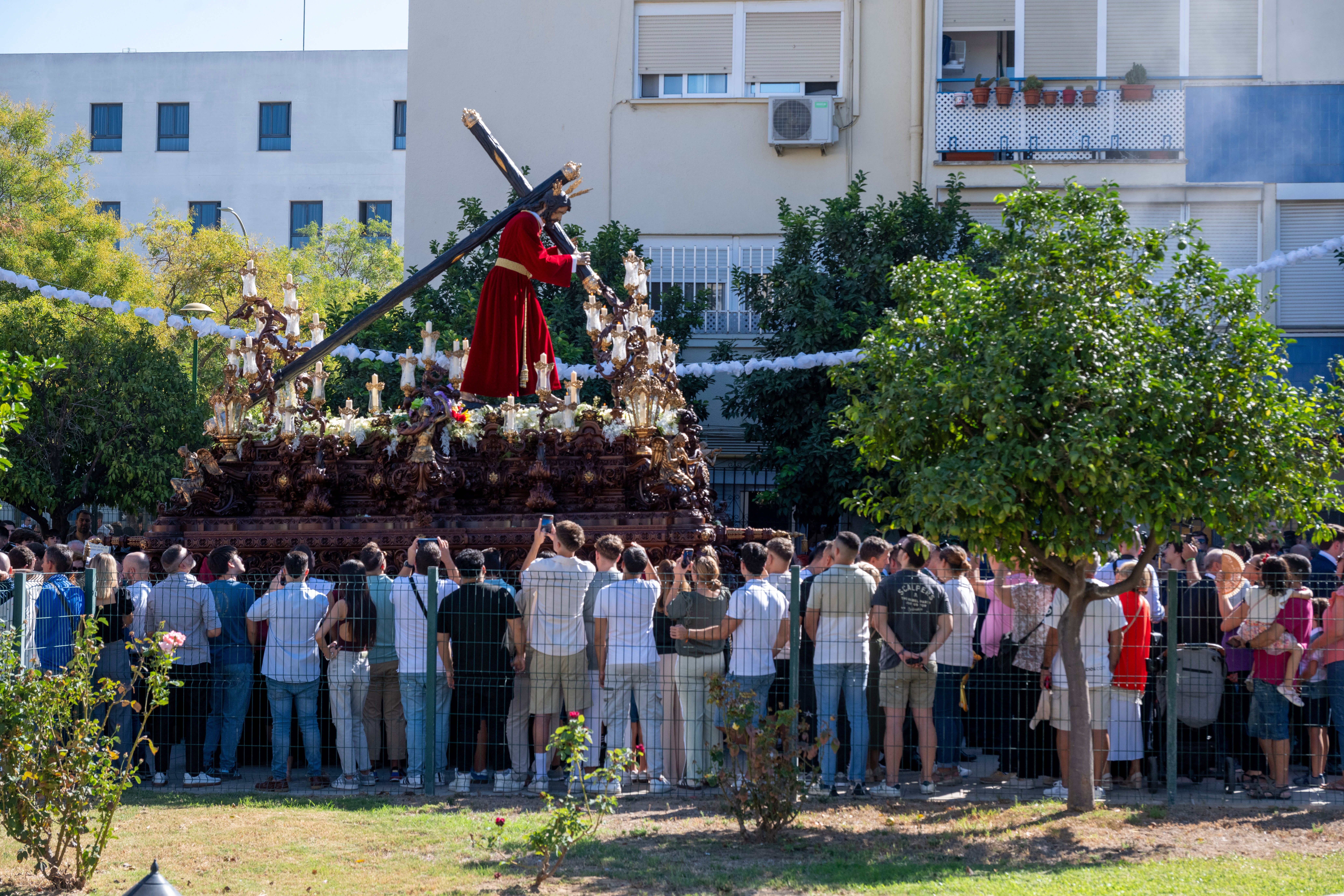 La procesión extraordinaria del Señor del Divino Perdón, en imágenes