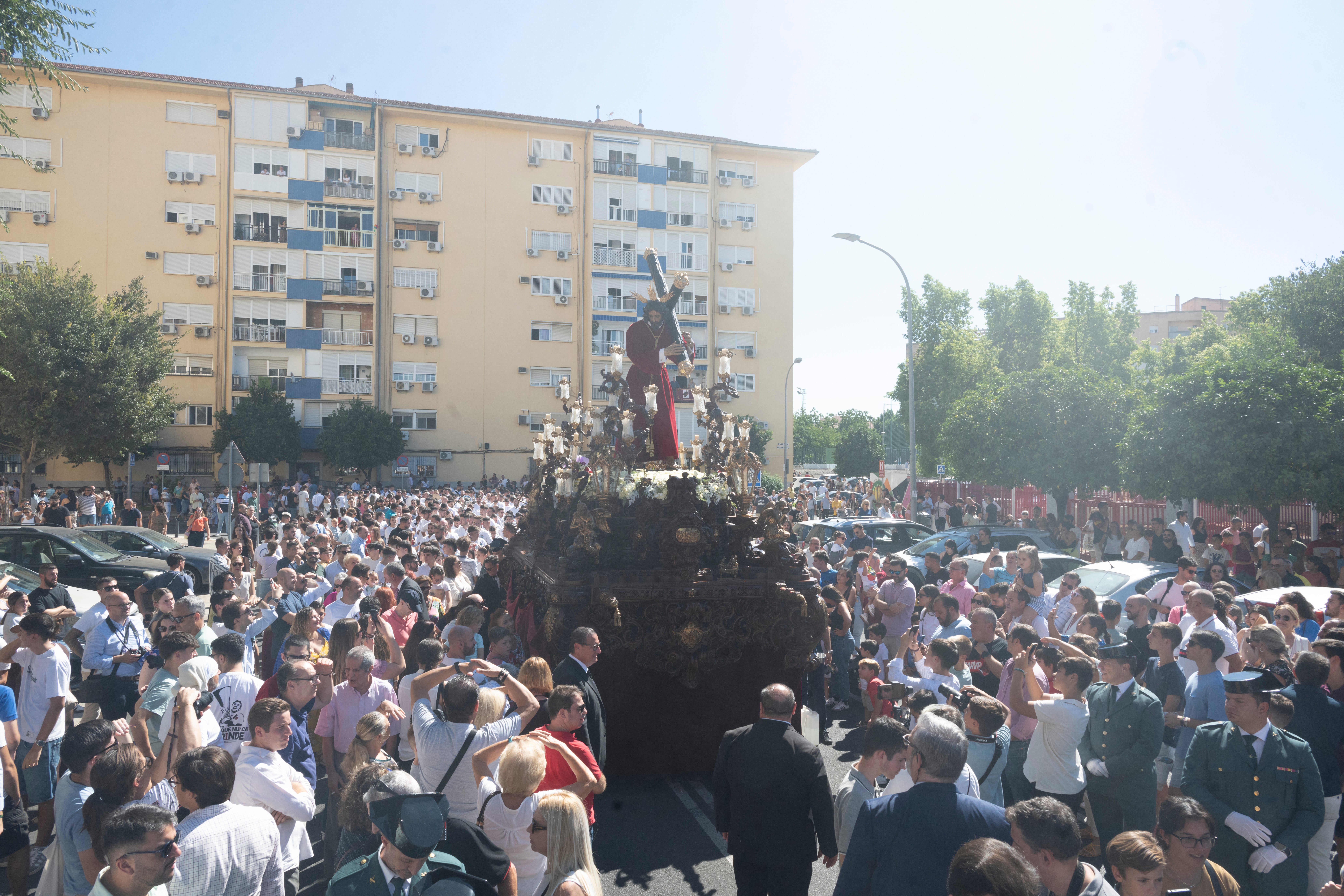 La procesión extraordinaria del Señor del Divino Perdón, en imágenes