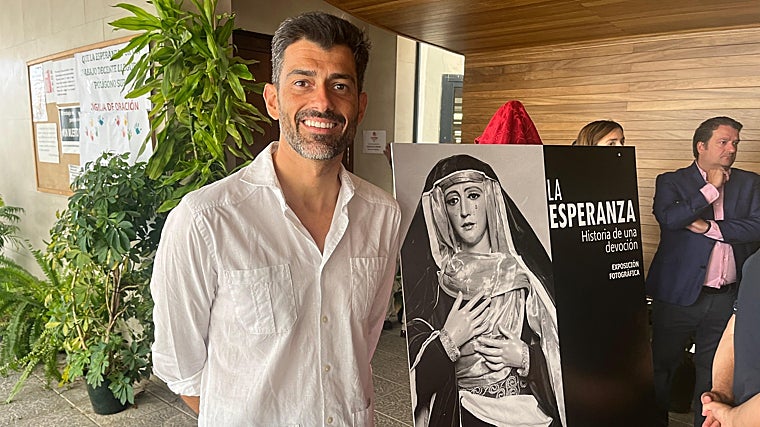 Daniel Otero, hermano y miembro de junta de la Esperanza de Triana posa para este periódico