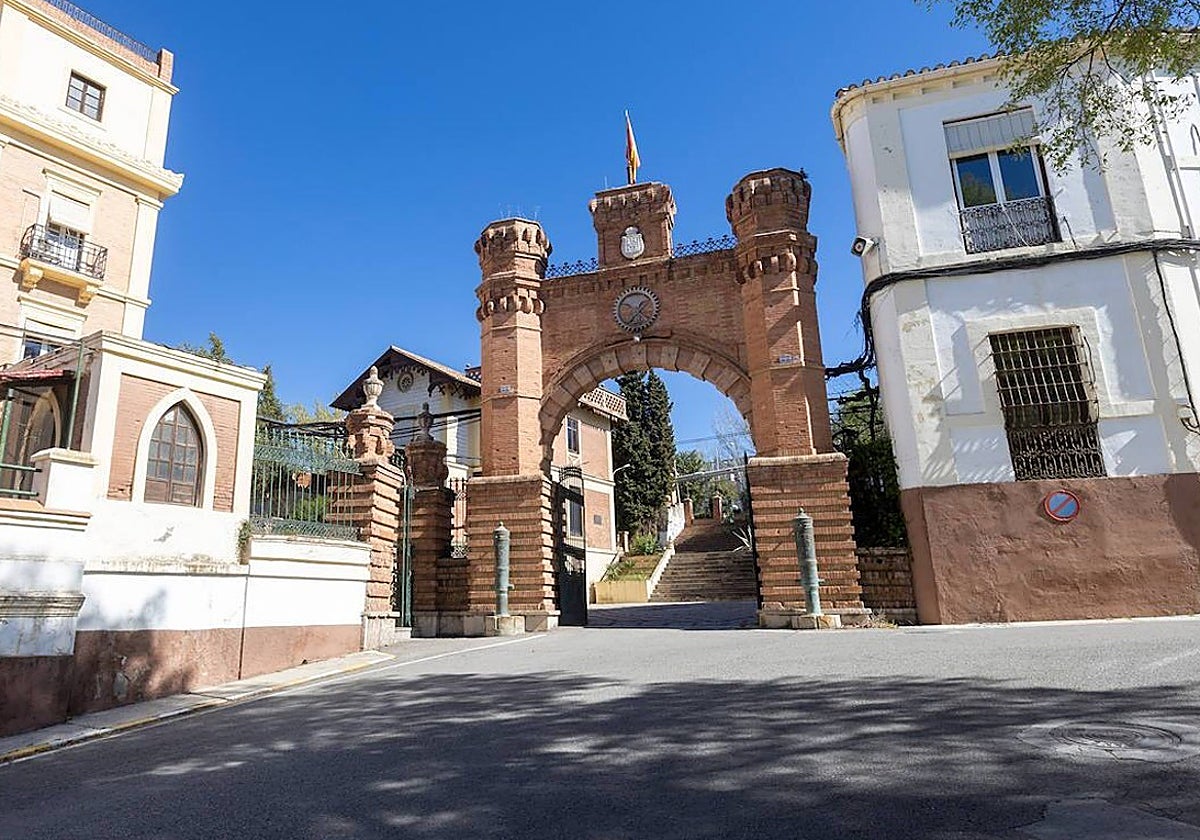Entrada de la Fábrica de Munición de Granada que tiene una historia de 700 años