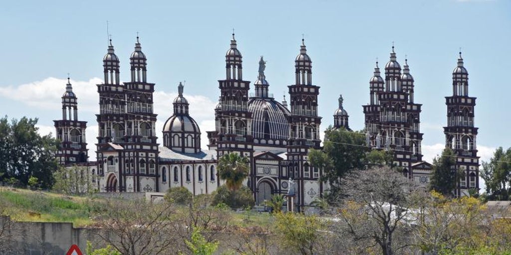 El papa del Palmar de Troya organiza una procesión magna: «Prometemos dejar que te vayas después»