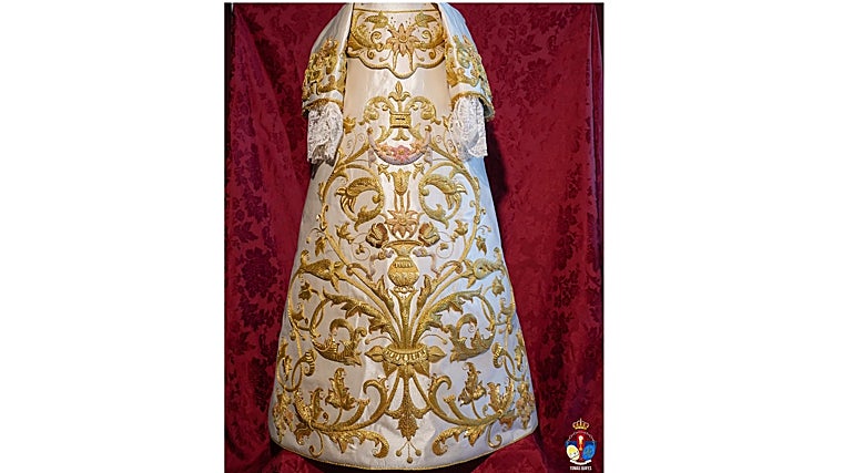 San Pablo estrena nueva saya bordada para la Virgen del Rosario