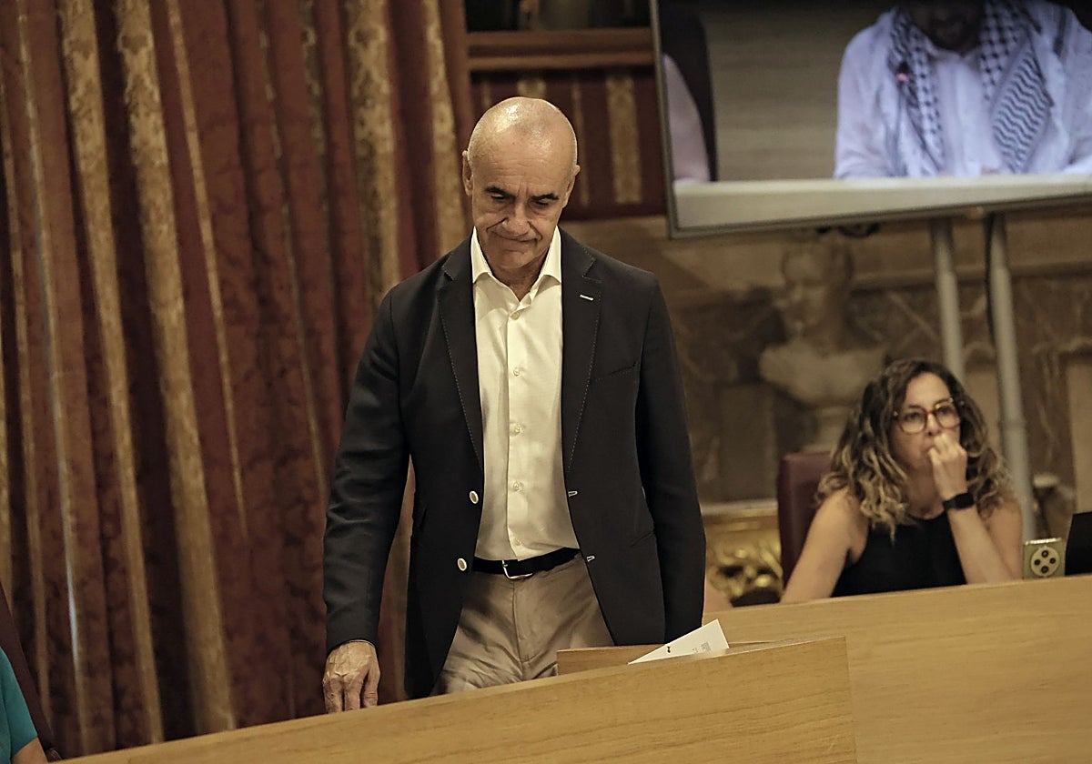 El portavoz del PSOE en el Ayuntamiento de Sevilla, Antonio Muñoz, durante el último Pleno