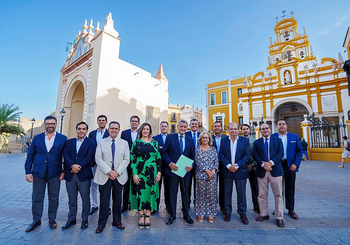 Pedro Ignacio García presenta su candidatura a hermano mayor de la Macarena