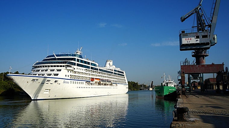 Las grandes dimensiones del buque Sirena