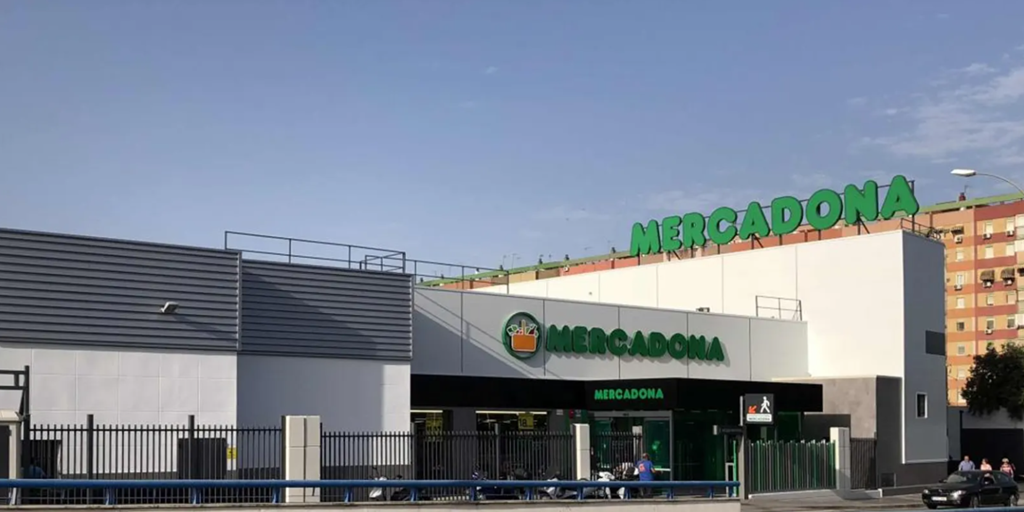 Mercadona busca personal para sus supermercados de Sevilla con sueldos de hasta 1.685 euros al mes