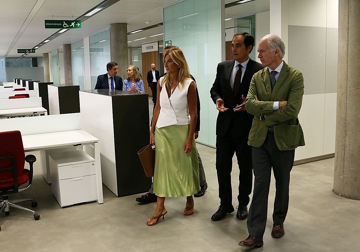 Reyes Vila, junto a José Antonio Nieto y Álvaro Martín, en la última visita a Palmas Altas