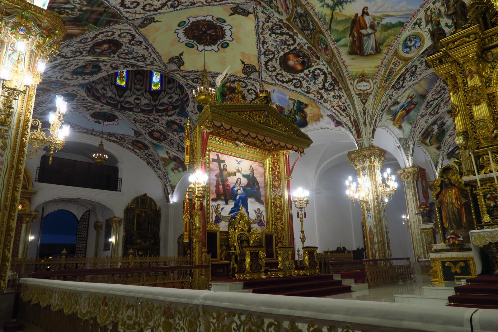 La extravagante jornada de ‘puertas abiertas’ en la secta del Palmar de Troya, en imágenes