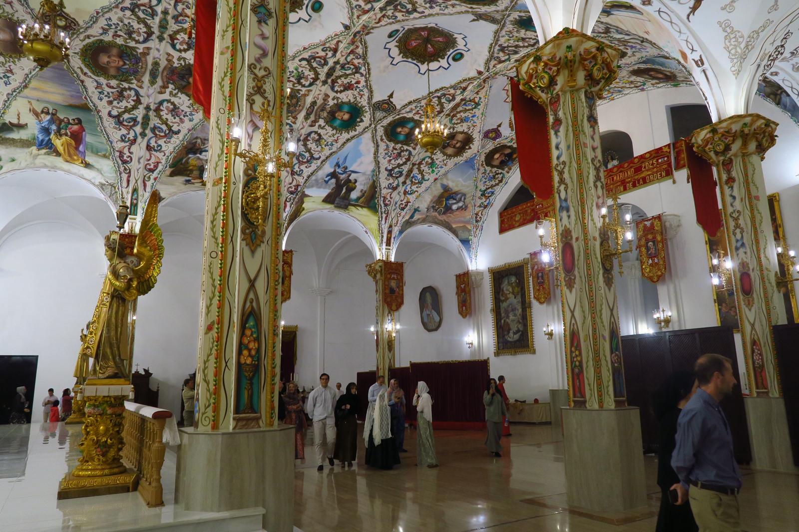 La extravagante jornada de ‘puertas abiertas’ en la secta del Palmar de Troya, en imágenes