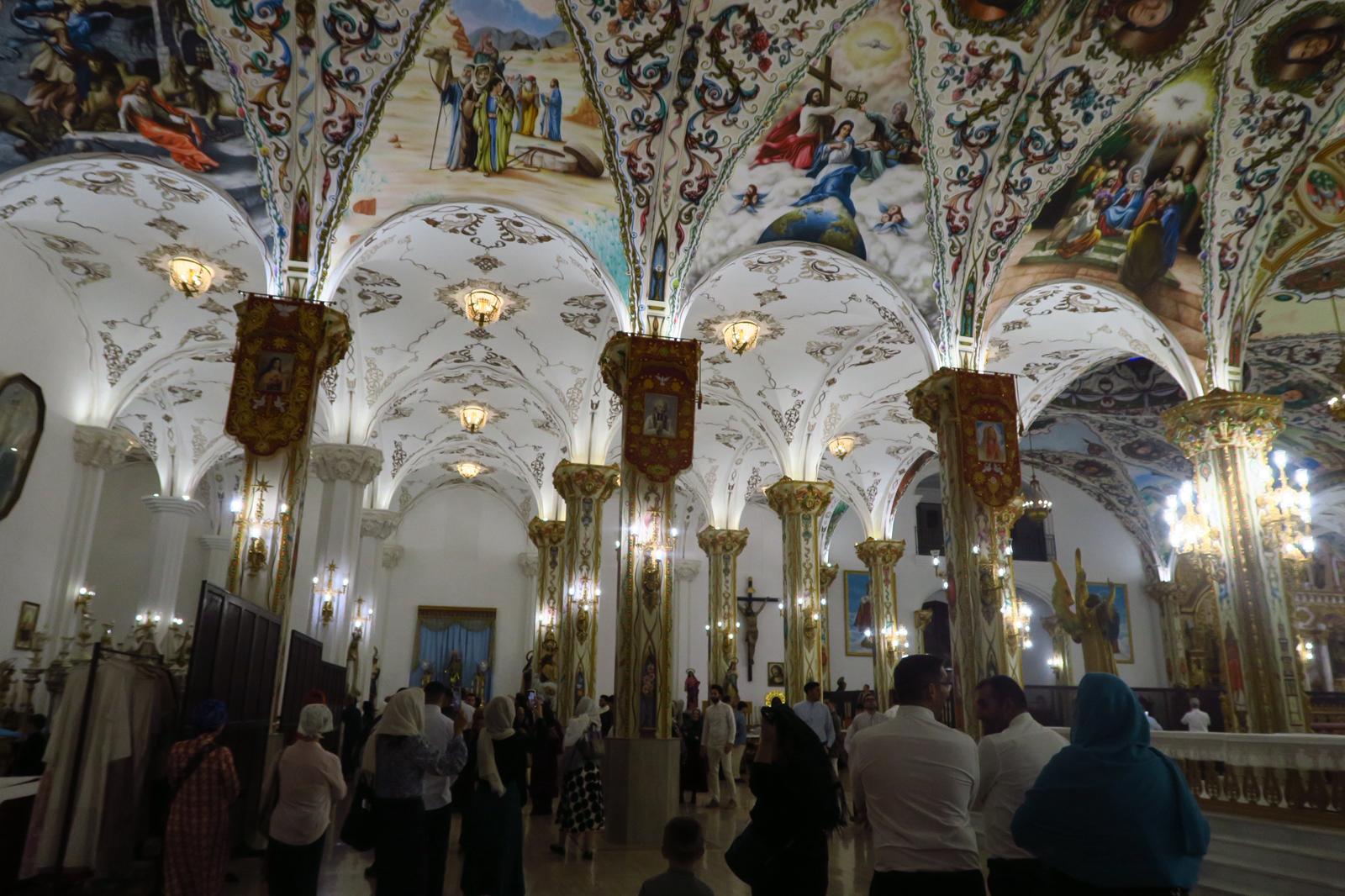 La extravagante jornada de ‘puertas abiertas’ en la secta del Palmar de Troya, en imágenes