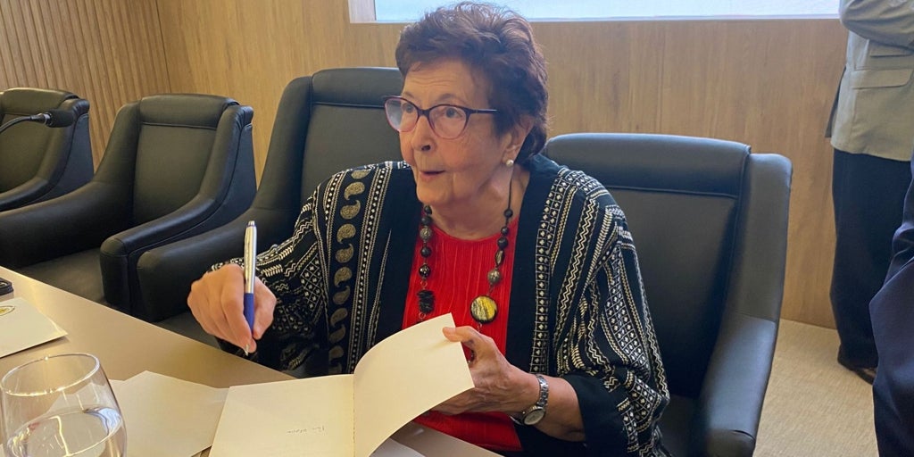 La presidenta de Andex presenta nuevo libro en Sevilla con un fin benéfico: «Espero dar luz a todos los que luchan contra el cáncer infantil»