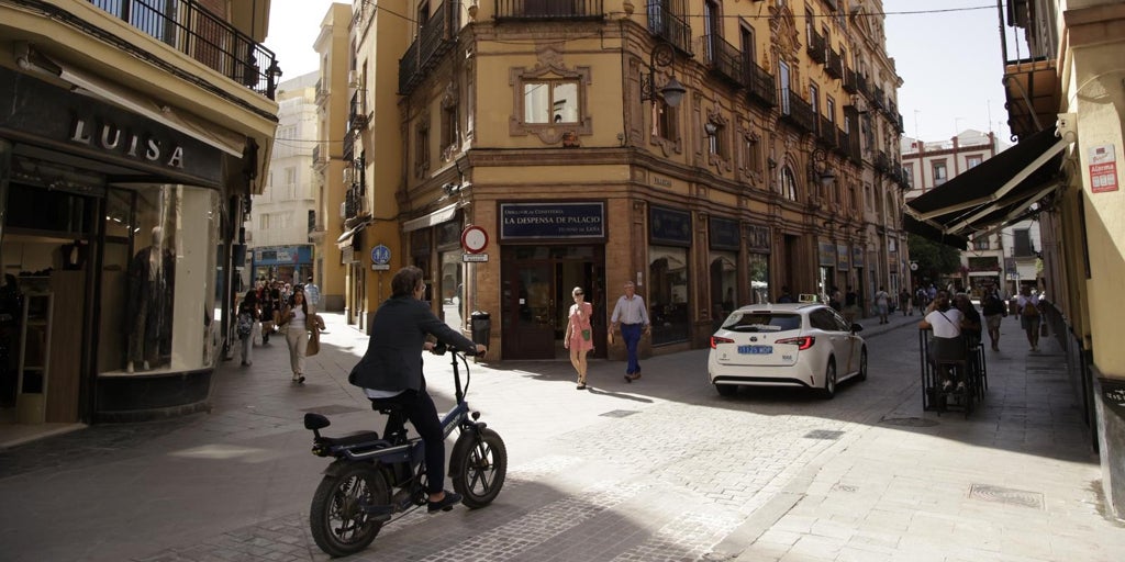 Reabierta al tráfico la Cuesta del Rosario de Sevilla