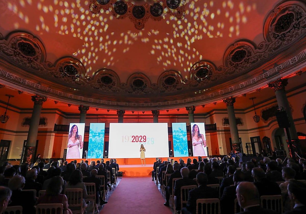 Numerosas autoridades y personas públicas de Sevilla acudieron al acto de presentación de 'Sevilla 2029'