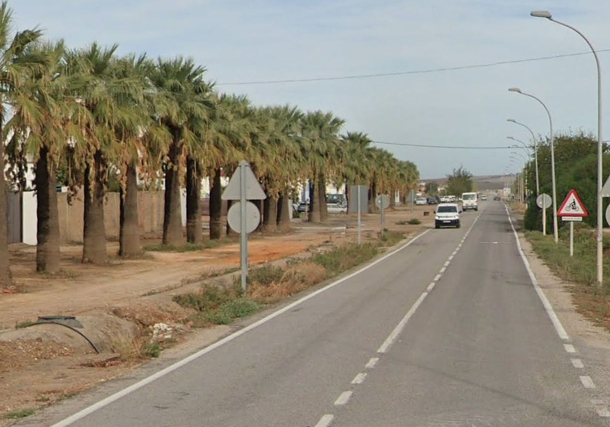 El accidente ha tenido lugar en la carretera que une Marchena con Carmona