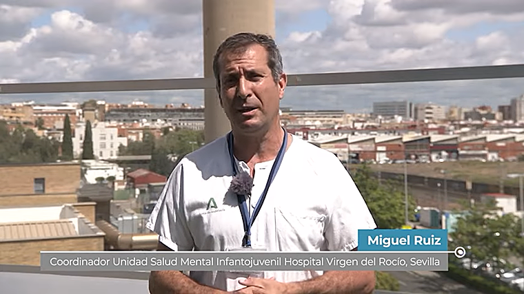 Miguel Ruiz, coordinador de la Unidad de Salud Mental Infantojuvenil en el Hospital Virgen del Rocío, durante su intervención en el programa 'Salud al día'