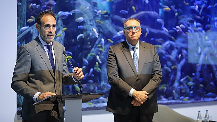 El presidente de Hostelería de Andalucía, Javier Frutos, interviene en Hostelocio ante el consejero Artuno Bernal