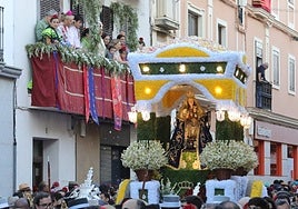Dos Hermanas acompaña a la Virgen de Valme en su Romería