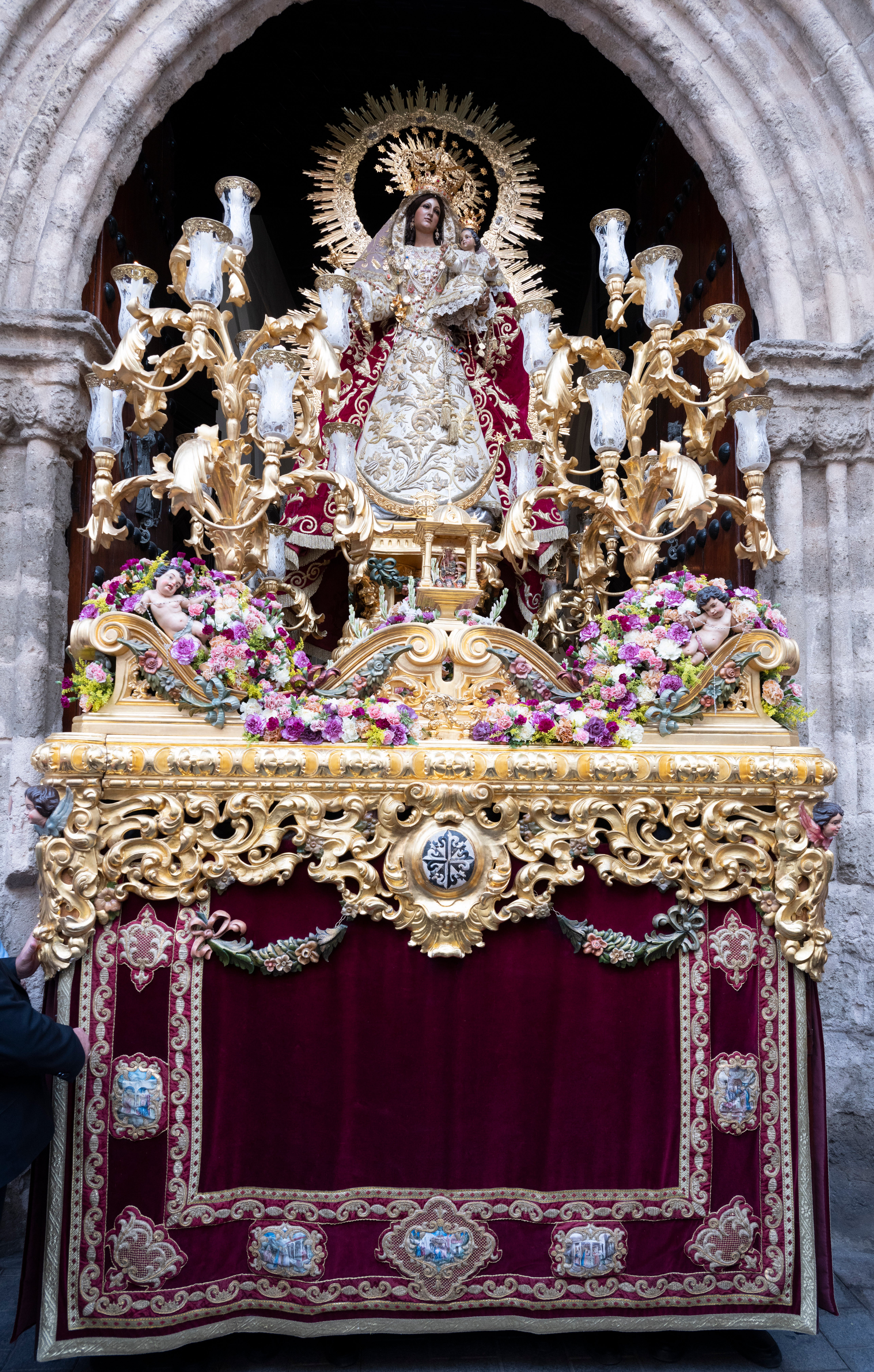 La salida del Rosario de San Julián y la Virgen de las Nieves, en imágenes