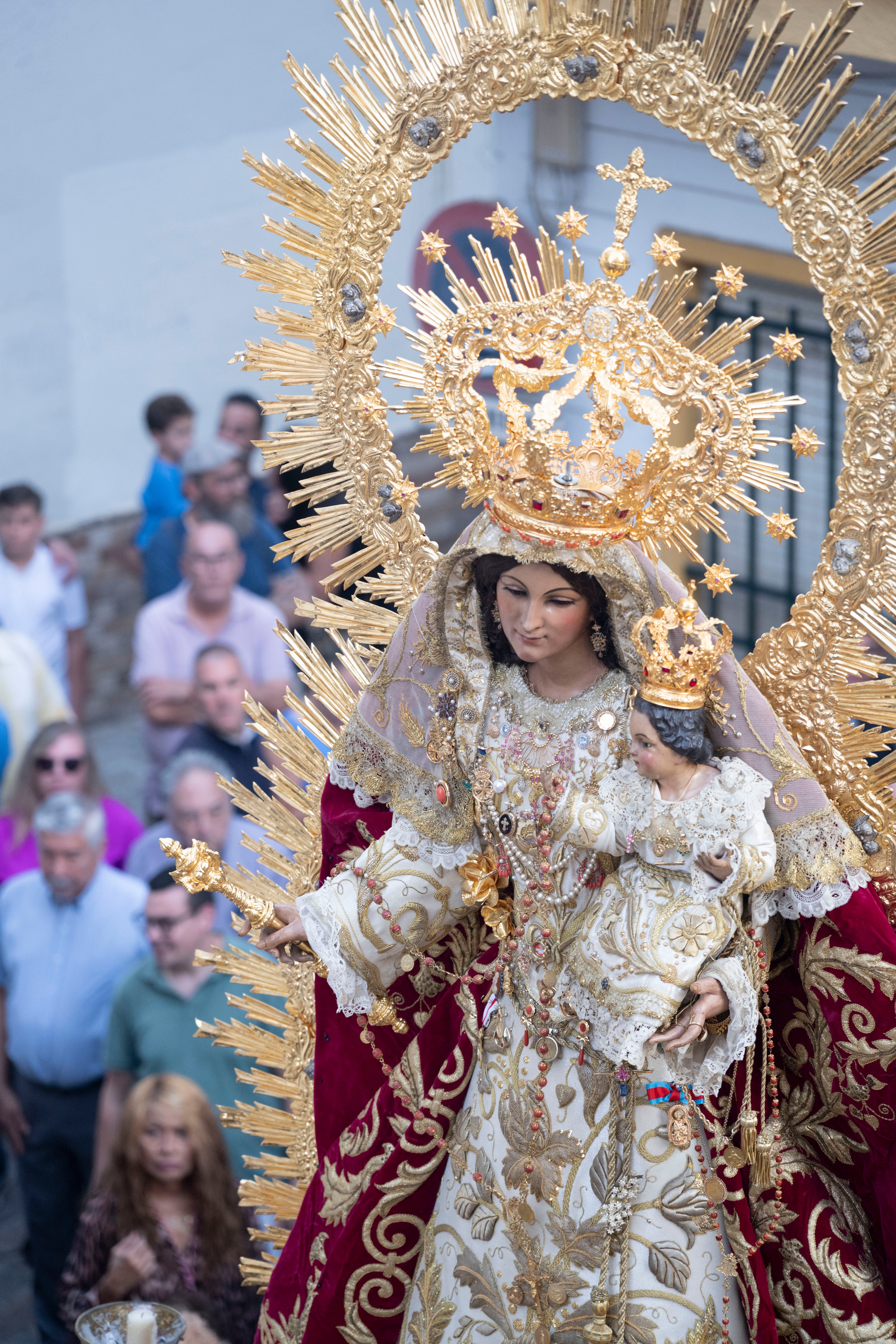 La salida del Rosario de San Julián y la Virgen de las Nieves, en imágenes