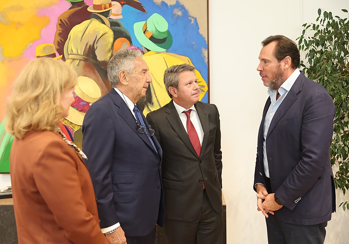 José Luis Manzanares es recibido por el ministro Óscar Puente