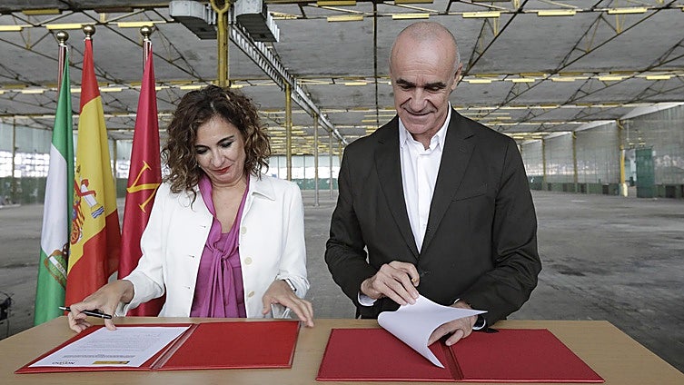 Montero cede al Sepes la parcela de Hytasa para levantar el barrio que prometió a Muñoz