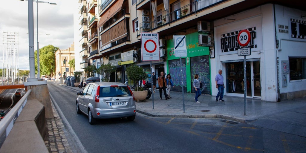 El 45% de las multas por invadir el carril bus en Sevilla se ponen en el de Plaza de Armas