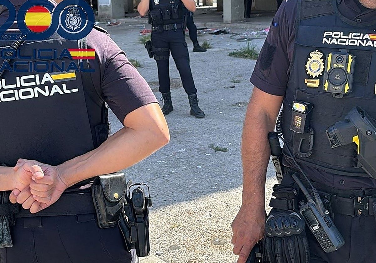 Detenido un hombre por robar y amenazar con un arma de fuego en una gasolinera de Sevilla