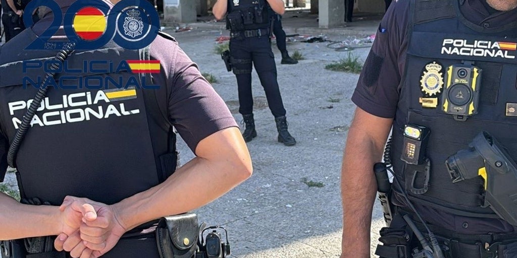 Detenido un hombre por robar y amenazar con un arma de fuego en una gasolinera de Sevilla