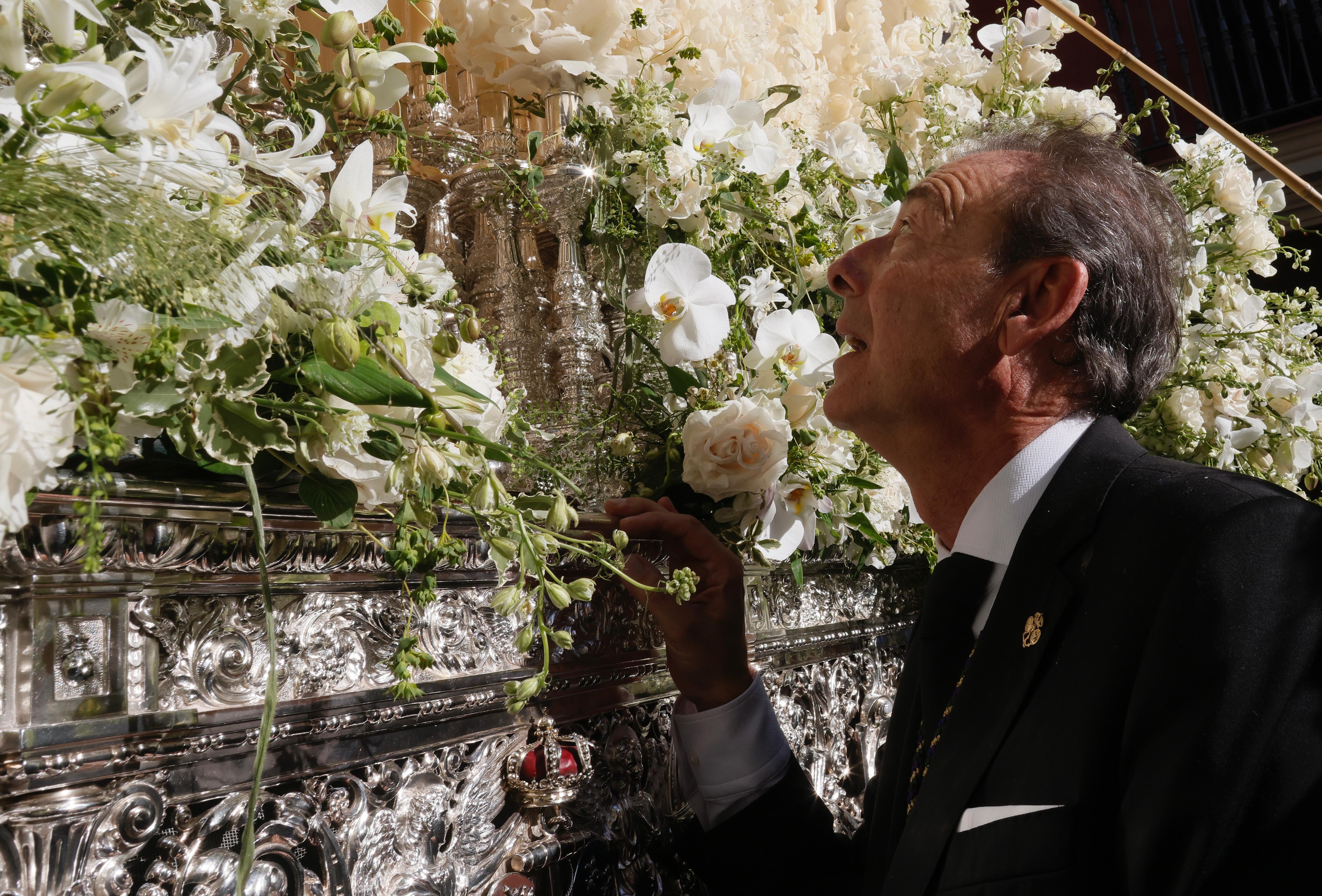 En imágenes, el traslado de la Esperanza de Triana a la Catedral