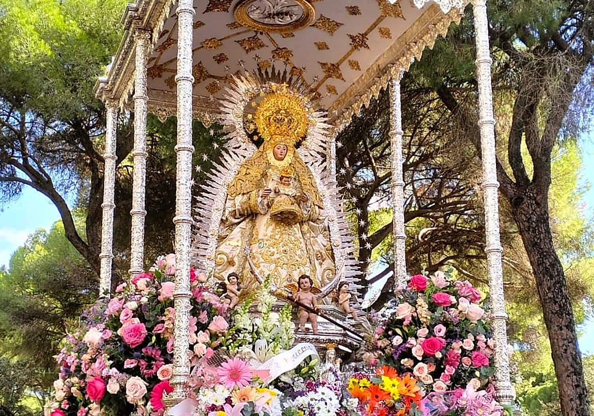 La Virgen de Cuatrovitas en su carreta de la romería
