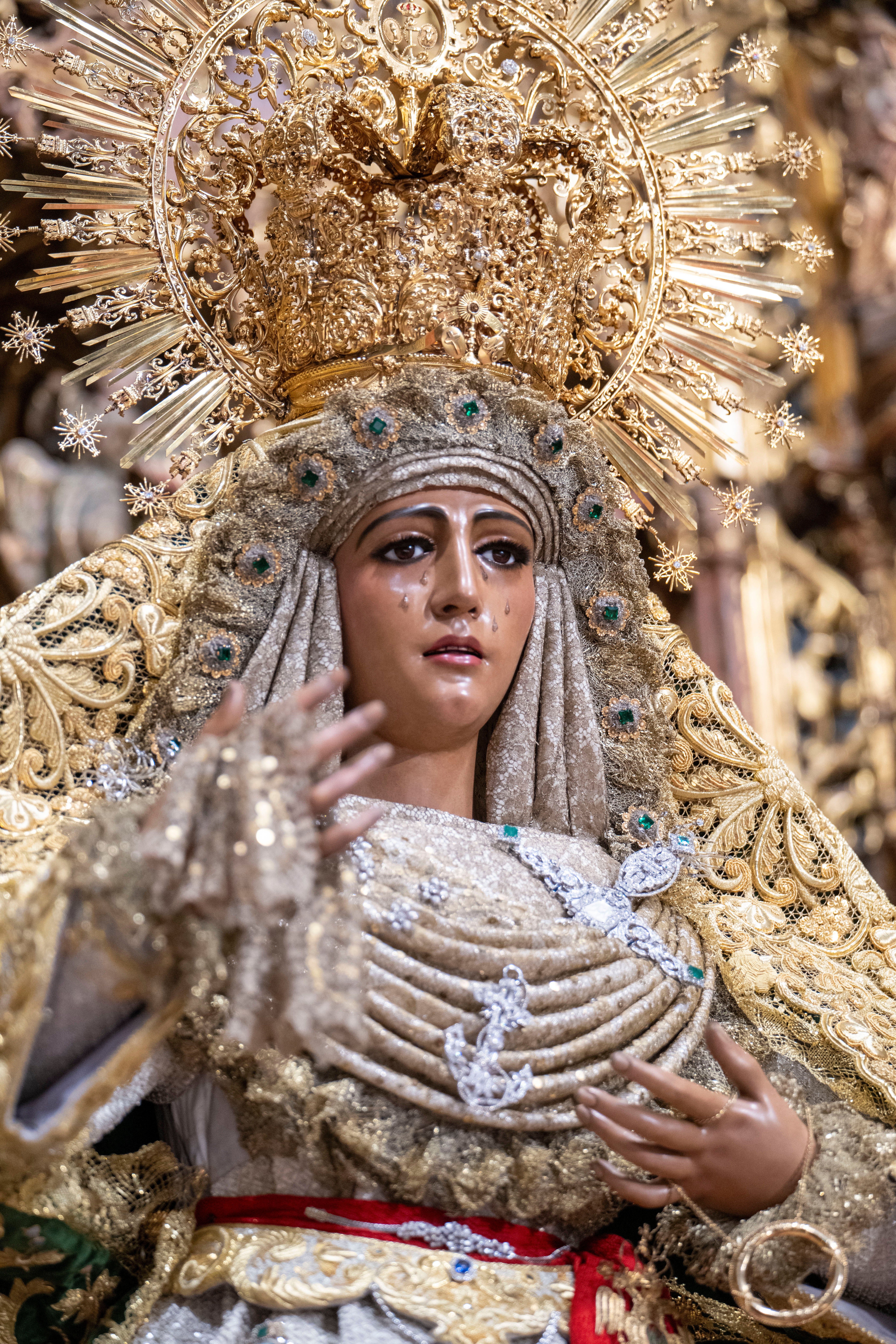 La Esperanza en el retablo mayor de la Catedral