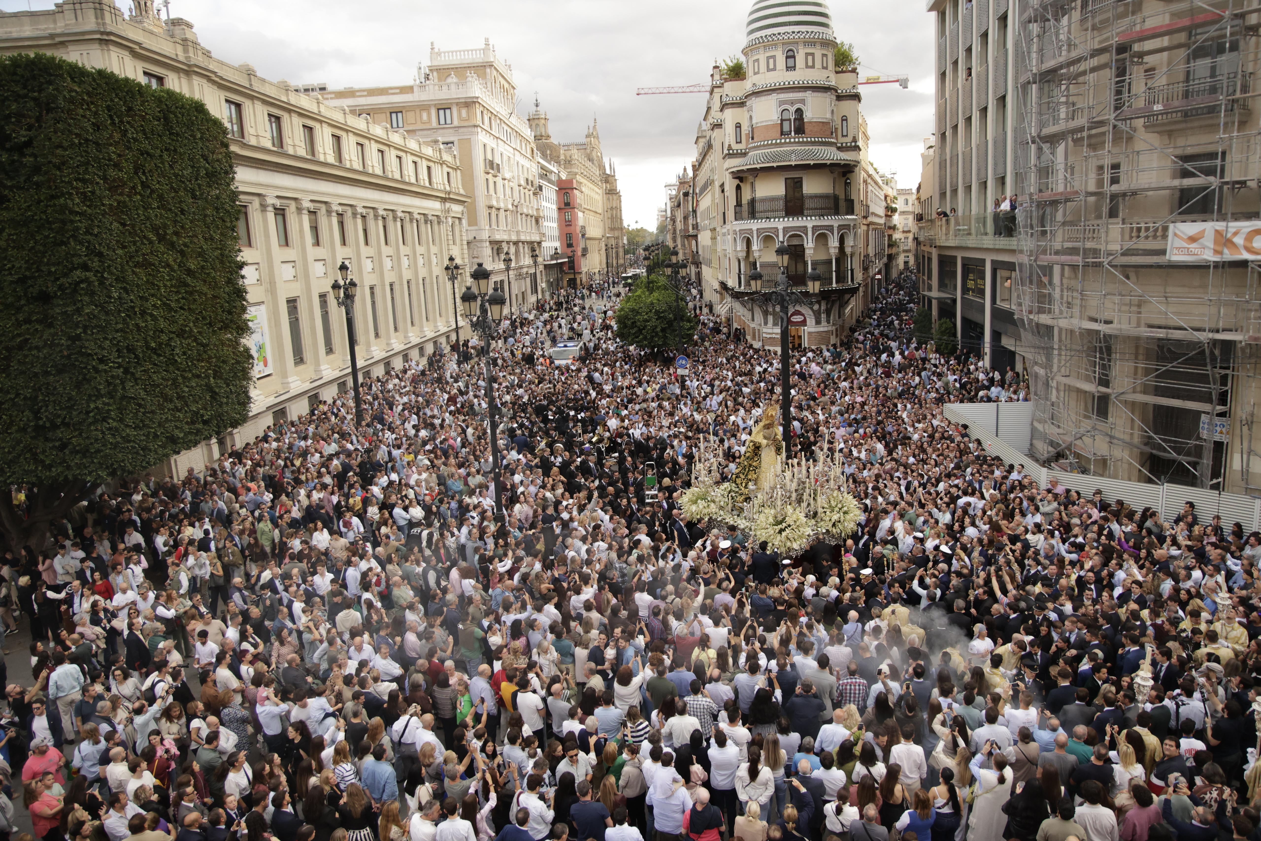 El final de la misión de la Esperanza de Triana, en imágenes