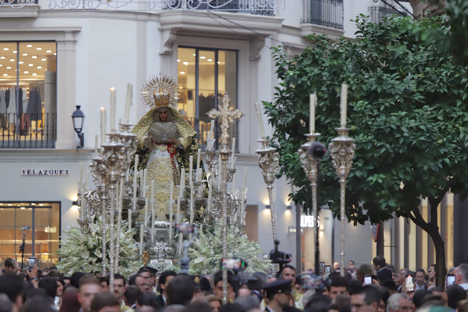 El final de la misión de la Esperanza de Triana, en imágenes
