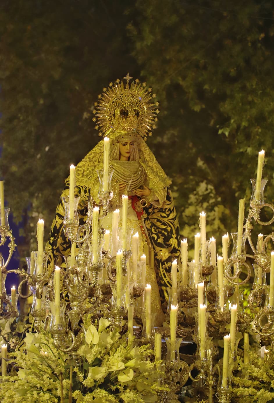 El final de la misión de la Esperanza de Triana, en imágenes